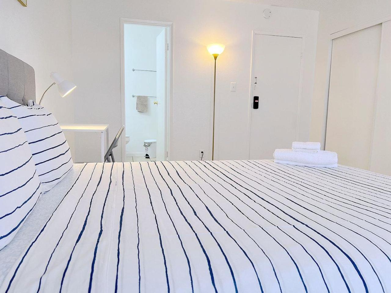 Super 1 Bedroom With Private Bathroom, Shared Kitchen Room -3 Las Vegas Ngoại thất bức ảnh
